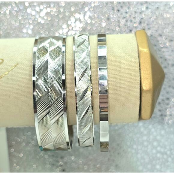 Set of 3 Stackable Vintage Silvertone Bangle Bracelets 2 with Etched Design - Picture 5 of 6